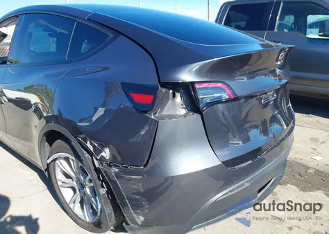 2023 Tesla Model Y Awd/Long Range Dual Motor All-Wheel Drive z USA, uszkodzony, nr VIN 7SAYGDEE3PF865229